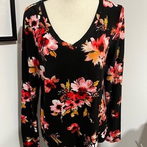 Eye Candy Essentials Floral V-Neck Top